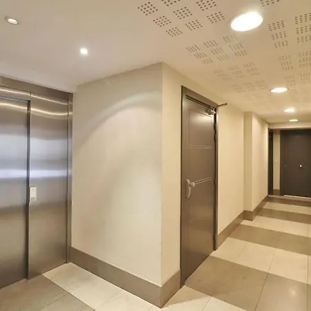 Beautiful Flat With Sunny Garden In Heart Of Le Port نيس
